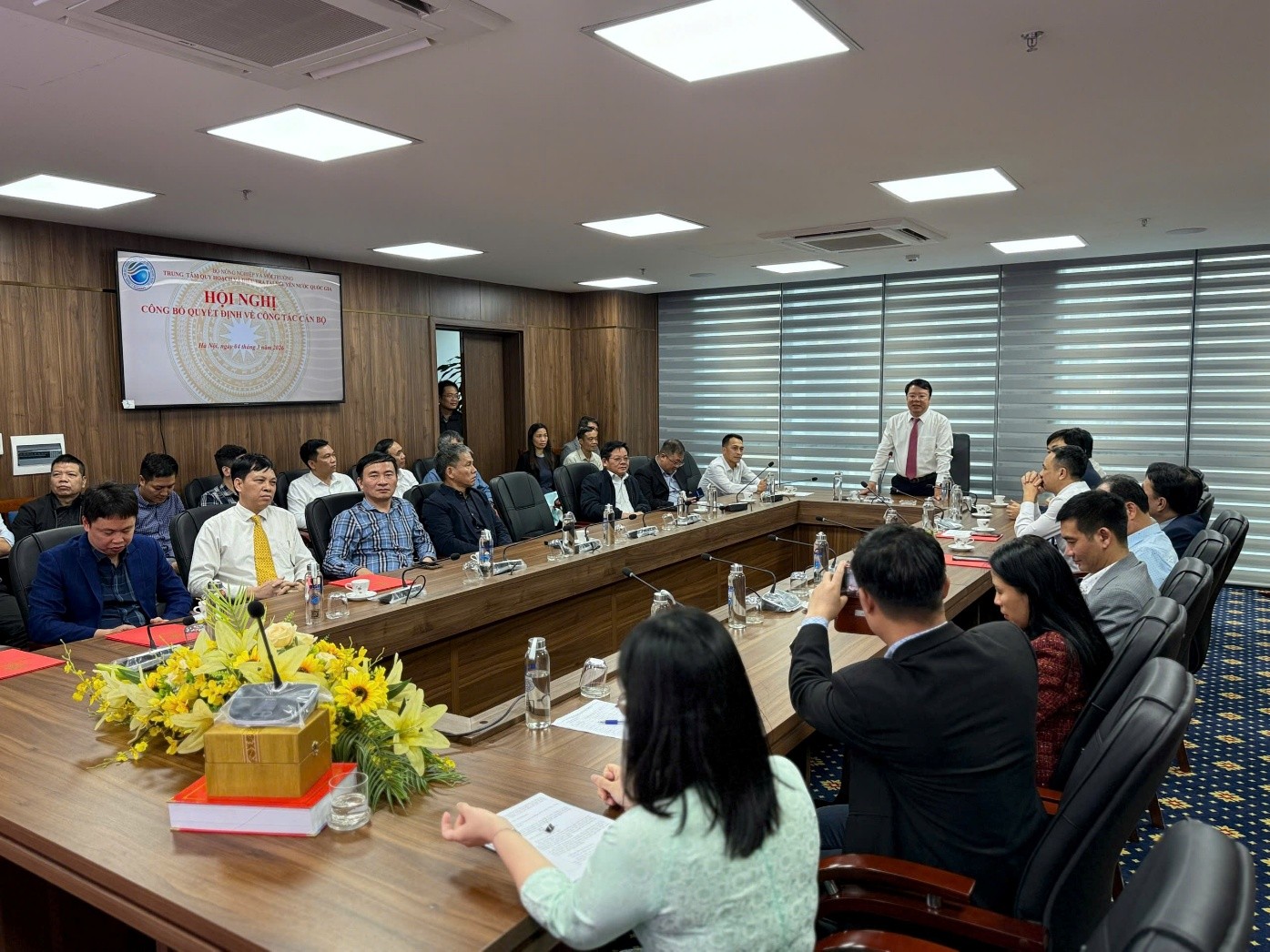 Hội nghị công bố các Quyết định bổ nhiệm lãnh đạo Văn phòng, các Ban và Trung tâm Cảnh báo và Dự báo tài nguyên nước