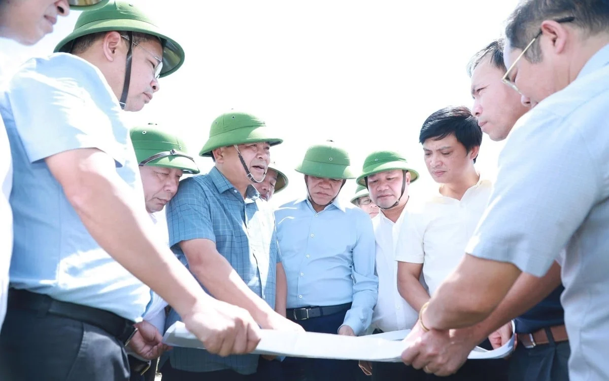 Bộ Nông nghiệp và Môi trường khảo sát dự án xây dựng đập sông Lam