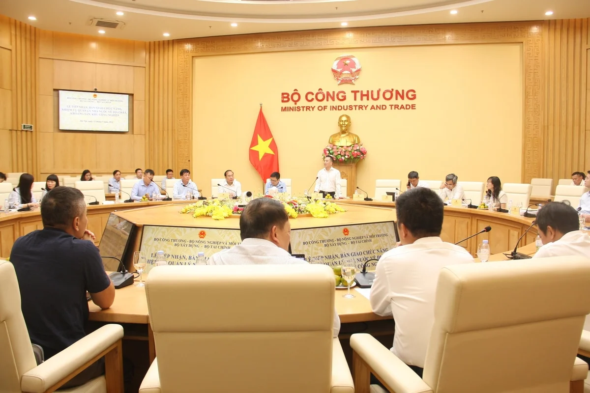 Bàn giao chức năng quản lý địa chất, khoáng sản, khu công nghiệp về Bộ Công Thương