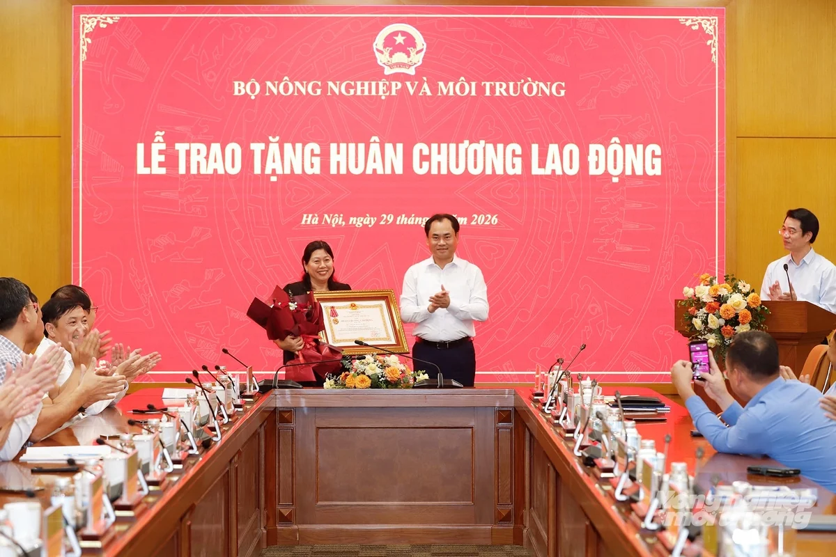 Tri ân hai Thứ trưởng Bộ Nông nghiệp và Môi trường