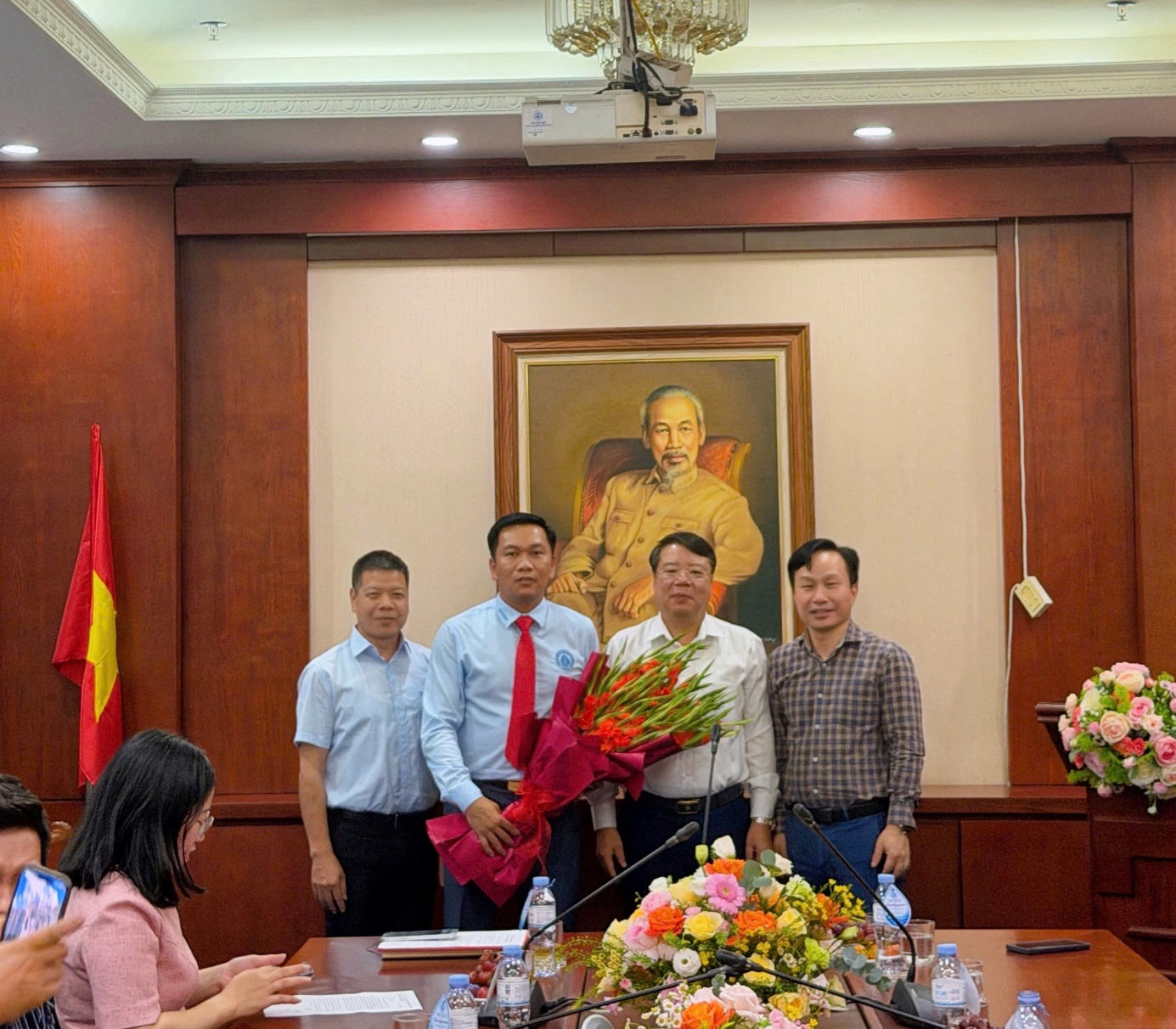 LỄ CÔNG BỐ QUYẾT ĐỊNH BỔ NHIỆM GIÁM ĐỐC  TRUNG TÂM CÔNG NGHỆ VÀ DỮ LIỆU TÀI NGUYÊN NƯỚC