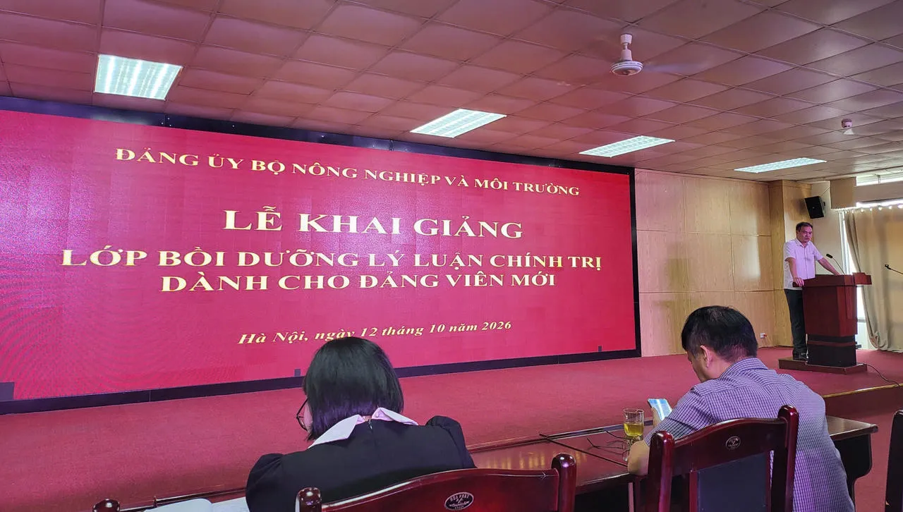 Khai giảng lớp bồi dưỡng lý luận chính trị dành cho đảng viên mới năm 2026